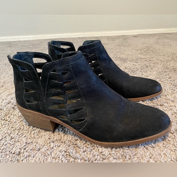 Vince Camuto Peera Cutout Bootie black size 11 boots - Picture 2 of 6
